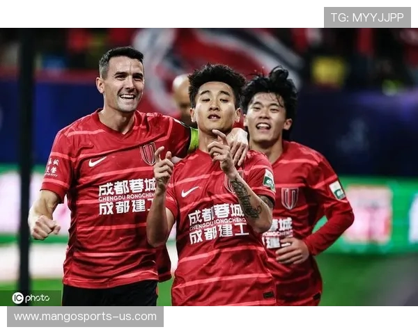 中超球员精彩瞬间集锦与赛场表现全面解析 中超球员精彩瞬间集锦与赛场表现全面解析